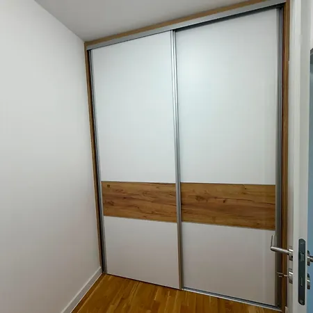 아파트 Deluxe Heez Tower 투즐라